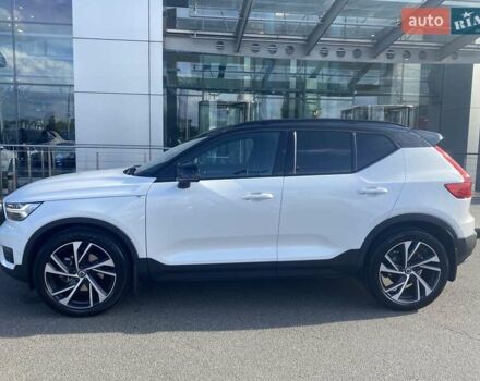 Белый Вольво XC40, объемом двигателя 1.97 л и пробегом 50 тыс. км за 35814 $, фото 2 на Automoto.ua