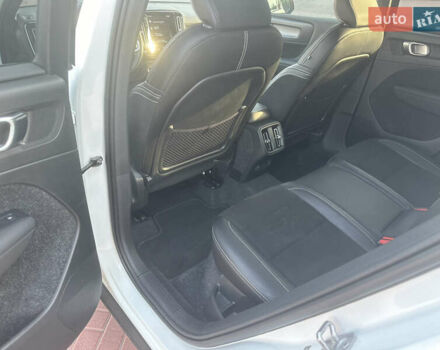 Белый Вольво XC40, объемом двигателя 1.97 л и пробегом 114 тыс. км за 25300 $, фото 19 на Automoto.ua