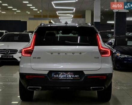 Білий Вольво XC40, об'ємом двигуна 1.97 л та пробігом 70 тис. км за 20999 $, фото 5 на Automoto.ua