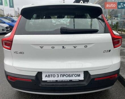 Белый Вольво XC40, объемом двигателя 1.97 л и пробегом 122 тыс. км за 28528 $, фото 4 на Automoto.ua
