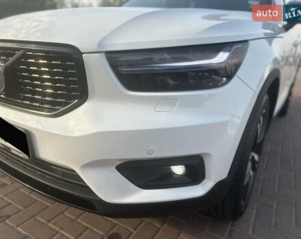Белый Вольво XC40, объемом двигателя 1.97 л и пробегом 114 тыс. км за 25300 $, фото 12 на Automoto.ua