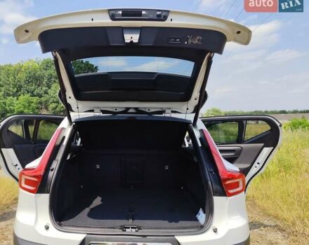 Белый Вольво XC40, объемом двигателя 1.97 л и пробегом 104 тыс. км за 24000 $, фото 11 на Automoto.ua