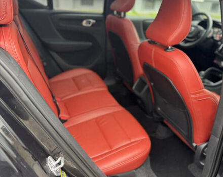 Белый Вольво XC40, объемом двигателя 1.97 л и пробегом 73 тыс. км за 21500 $, фото 13 на Automoto.ua