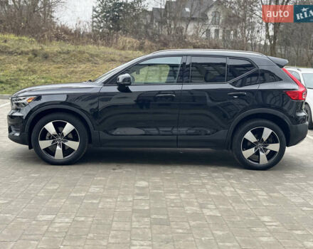 Белый Вольво XC40, объемом двигателя 1.97 л и пробегом 73 тыс. км за 21500 $, фото 1 на Automoto.ua