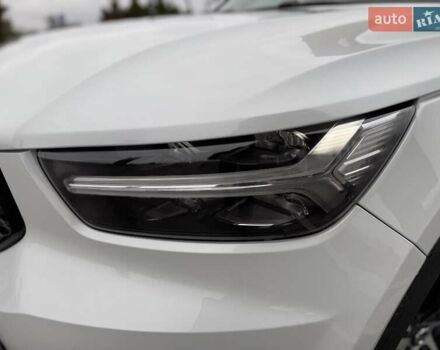 Білий Вольво XC40, об'ємом двигуна 1.97 л та пробігом 78 тис. км за 25800 $, фото 4 на Automoto.ua
