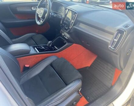 Белый Вольво XC40, объемом двигателя 1.97 л и пробегом 50 тыс. км за 35814 $, фото 19 на Automoto.ua