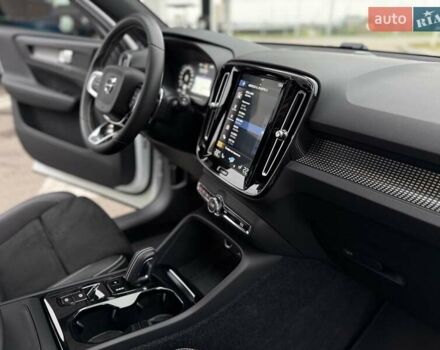 Білий Вольво XC40, об'ємом двигуна 1.97 л та пробігом 78 тис. км за 25800 $, фото 30 на Automoto.ua