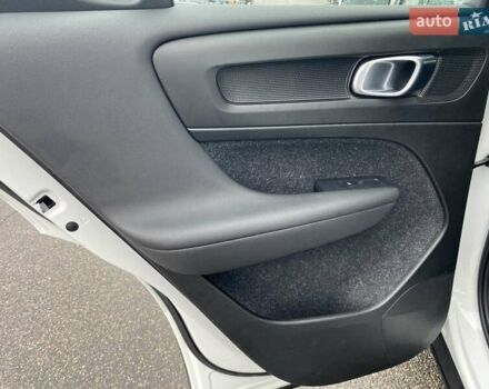 Белый Вольво XC40, объемом двигателя 1.97 л и пробегом 122 тыс. км за 28528 $, фото 13 на Automoto.ua