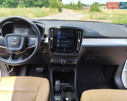 Белый Вольво XC40, объемом двигателя 1.97 л и пробегом 104 тыс. км за 24000 $, фото 5 на Automoto.ua