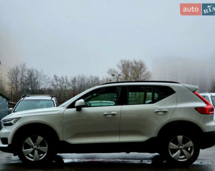 Белый Вольво XC40, объемом двигателя 1.97 л и пробегом 130 тыс. км за 24999 $, фото 3 на Automoto.ua