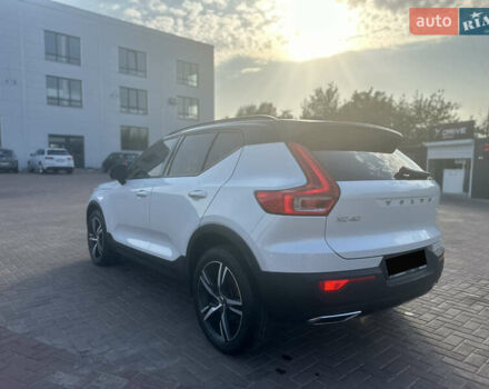 Белый Вольво XC40, объемом двигателя 1.97 л и пробегом 114 тыс. км за 25300 $, фото 7 на Automoto.ua