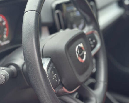 Белый Вольво XC40, объемом двигателя 1.97 л и пробегом 73 тыс. км за 21500 $, фото 25 на Automoto.ua