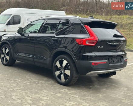 Белый Вольво XC40, объемом двигателя 1.97 л и пробегом 73 тыс. км за 21500 $, фото 2 на Automoto.ua