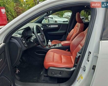 Белый Вольво XC40, объемом двигателя 1.97 л и пробегом 80 тыс. км за 19999 $, фото 1 на Automoto.ua