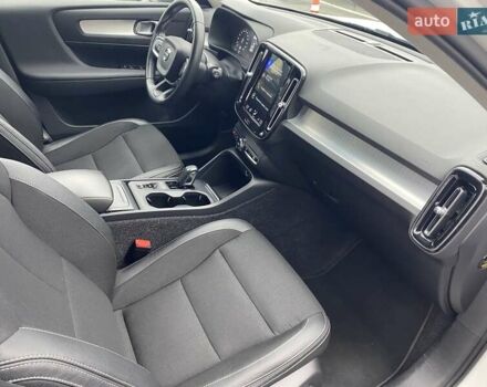 Белый Вольво XC40, объемом двигателя 1.97 л и пробегом 122 тыс. км за 28528 $, фото 11 на Automoto.ua