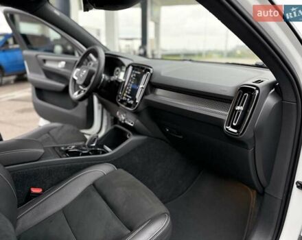 Білий Вольво XC40, об'ємом двигуна 1.97 л та пробігом 78 тис. км за 25800 $, фото 31 на Automoto.ua