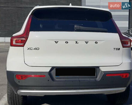 Білий Вольво XC40, об'ємом двигуна 1.97 л та пробігом 70 тис. км за 22000 $, фото 7 на Automoto.ua