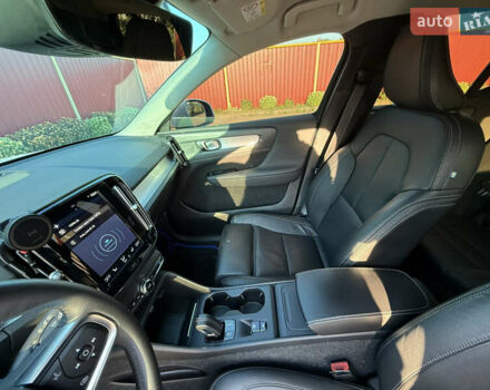 Белый Вольво XC40, объемом двигателя 1.97 л и пробегом 103 тыс. км за 33900 $, фото 12 на Automoto.ua