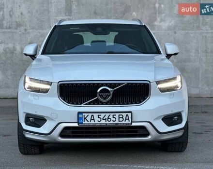 Белый Вольво XC40, объемом двигателя 1.97 л и пробегом 95 тыс. км за 27000 $, фото 4 на Automoto.ua