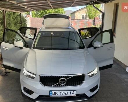 Белый Вольво XC40, объемом двигателя 1.97 л и пробегом 63 тыс. км за 29100 $, фото 26 на Automoto.ua