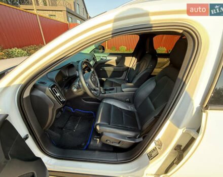 Белый Вольво XC40, объемом двигателя 1.97 л и пробегом 103 тыс. км за 33900 $, фото 10 на Automoto.ua