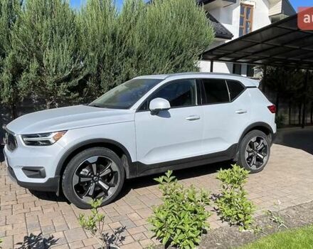 Белый Вольво XC40, объемом двигателя 1.97 л и пробегом 63 тыс. км за 29100 $, фото 5 на Automoto.ua