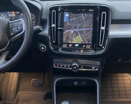 Білий Вольво XC40, об'ємом двигуна 1.97 л та пробігом 33 тис. км за 29000 $, фото 25 на Automoto.ua