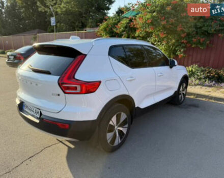 Белый Вольво XC40, объемом двигателя 1.97 л и пробегом 99 тыс. км за 34500 $, фото 3 на Automoto.ua