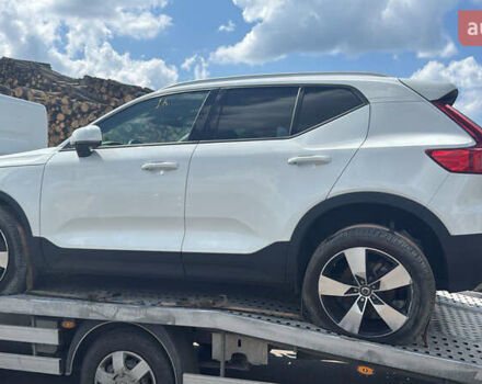 Белый Вольво XC40, объемом двигателя 1.97 л и пробегом 13 тыс. км за 17500 $, фото 10 на Automoto.ua