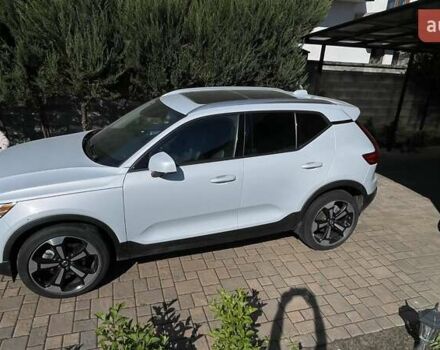 Белый Вольво XC40, объемом двигателя 1.97 л и пробегом 63 тыс. км за 29100 $, фото 6 на Automoto.ua