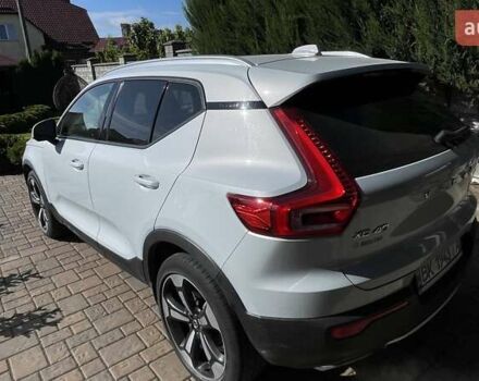 Белый Вольво XC40, объемом двигателя 1.97 л и пробегом 63 тыс. км за 29100 $, фото 4 на Automoto.ua