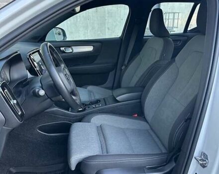 Белый Вольво XC40, объемом двигателя 1.97 л и пробегом 95 тыс. км за 27000 $, фото 27 на Automoto.ua