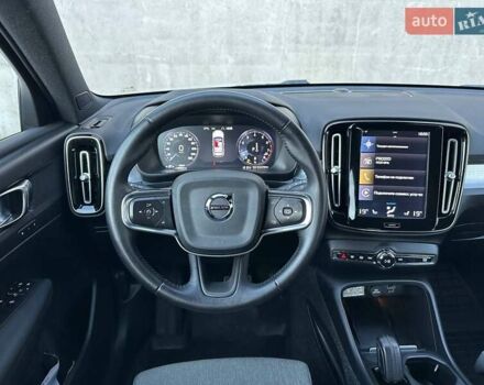 Белый Вольво XC40, объемом двигателя 1.97 л и пробегом 95 тыс. км за 27000 $, фото 17 на Automoto.ua