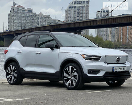 Белый Вольво XC40, объемом двигателя 0 л и пробегом 18 тыс. км за 45700 $, фото 2 на Automoto.ua