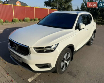 Белый Вольво XC40, объемом двигателя 1.97 л и пробегом 99 тыс. км за 34500 $, фото 1 на Automoto.ua