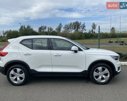 Белый Вольво XC40, объемом двигателя 1.48 л и пробегом 83 тыс. км за 30000 $, фото 3 на Automoto.ua