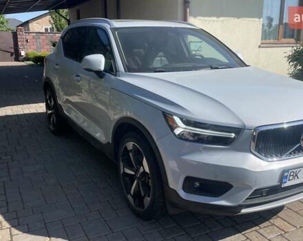 Белый Вольво XC40, объемом двигателя 1.97 л и пробегом 63 тыс. км за 29100 $, фото 1 на Automoto.ua