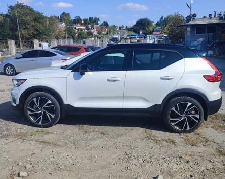Вольво XC40 2020 в Днепре (Днепропетровске) на Automoto.ua Белый Вольво XC40, объемом двигателя 1.97 л и пробегом 3 тыс. км за 34000 $, фото 1 на Automoto.ua