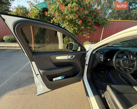 Белый Вольво XC40, объемом двигателя 1.97 л и пробегом 103 тыс. км за 33900 $, фото 11 на Automoto.ua