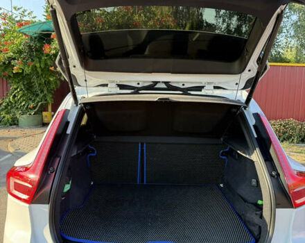 Белый Вольво XC40, объемом двигателя 1.97 л и пробегом 103 тыс. км за 33900 $, фото 8 на Automoto.ua