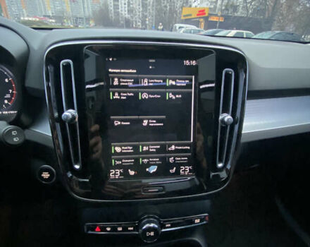 Білий Вольво XC40, об'ємом двигуна 1.97 л та пробігом 33 тис. км за 29000 $, фото 31 на Automoto.ua