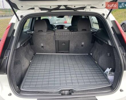 Белый Вольво XC40, объемом двигателя 1.48 л и пробегом 83 тыс. км за 30000 $, фото 12 на Automoto.ua