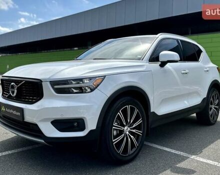 Білий Вольво XC40, об'ємом двигуна 1.97 л та пробігом 36 тис. км за 25999 $, фото 3 на Automoto.ua