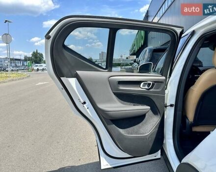 Білий Вольво XC40, об'ємом двигуна 1.97 л та пробігом 36 тис. км за 25999 $, фото 35 на Automoto.ua