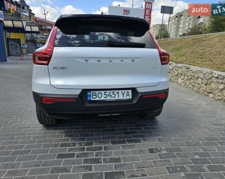 Белый Вольво XC40, объемом двигателя 0 л и пробегом 54 тыс. км за 27000 $, фото 2 на Automoto.ua