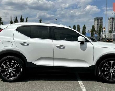 Білий Вольво XC40, об'ємом двигуна 1.97 л та пробігом 36 тис. км за 25999 $, фото 5 на Automoto.ua