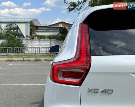 Білий Вольво XC40, об'ємом двигуна 1.97 л та пробігом 36 тис. км за 25999 $, фото 9 на Automoto.ua