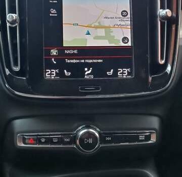 Білий Вольво XC40, об'ємом двигуна 1.97 л та пробігом 44 тис. км за 36900 $, фото 3 на Automoto.ua