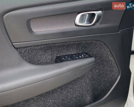 Вольво XC40 2021 в Самборе на Automoto.ua Белый Вольво XC40, объемом двигателя 0 л и пробегом 163 тыс. км за 23999 $, фото 43 на Automoto.ua