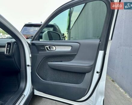 Білий Вольво XC40, об'ємом двигуна 1.97 л та пробігом 36 тис. км за 25999 $, фото 45 на Automoto.ua